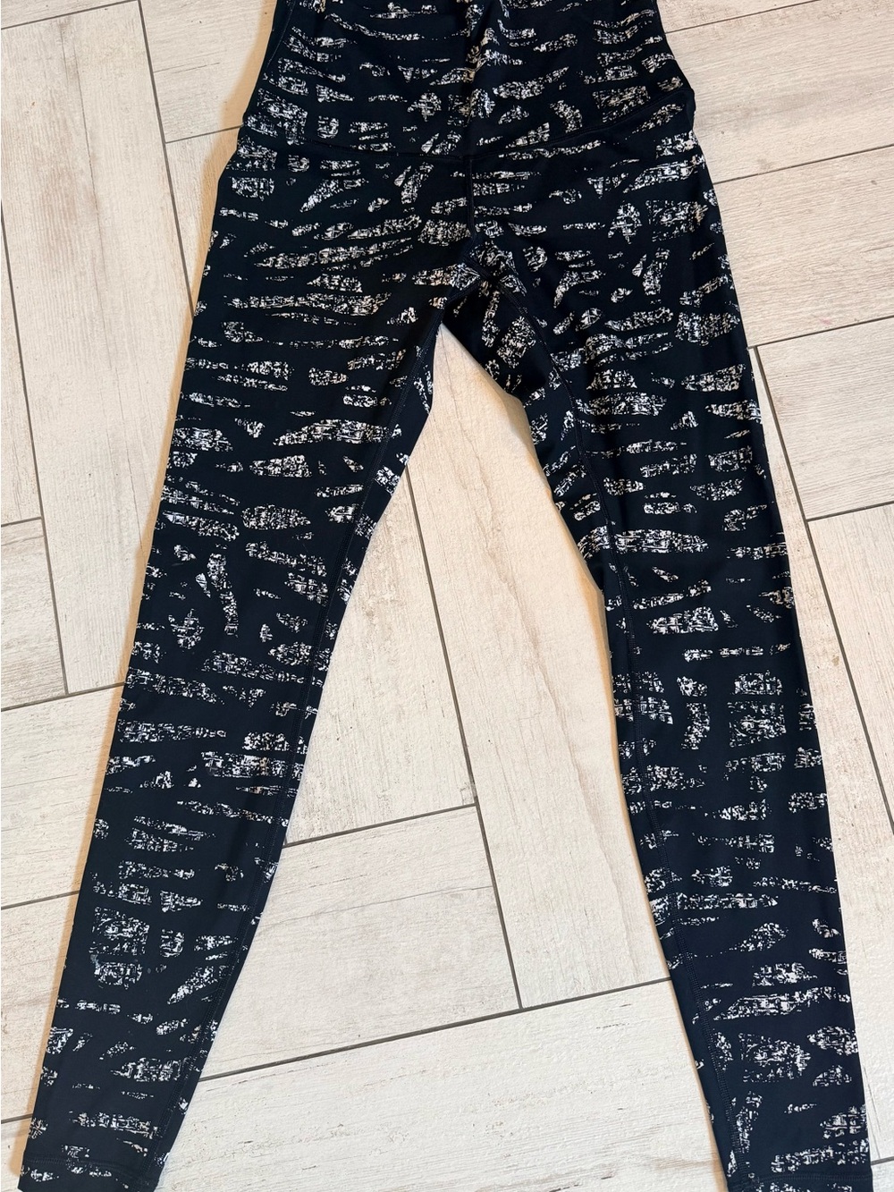 Lululemon Wunder Under High-Rise Leggings Black White Splatter Print Size 10